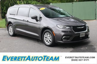 Used 2022 Chrysler Pacifica Touring-L image 1