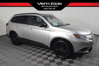 Used 2020 Mitsubishi Outlander LE image 1