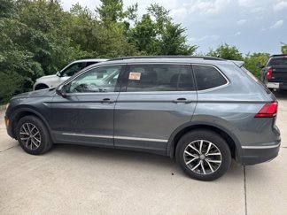 Used 2020 Volkswagen Tiguan SE w/ Panoramic Sunroof Package image 1