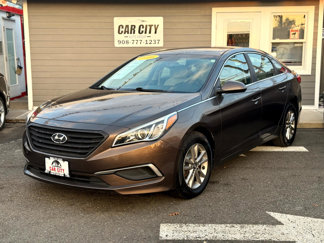 Used 2016 Hyundai Sonata SE image 1