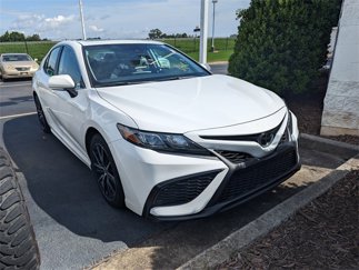 Certified 2022 Toyota Camry SE image 1