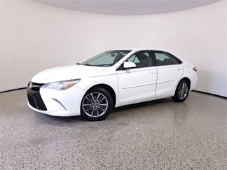 Used 2015 Toyota Camry SE image 1