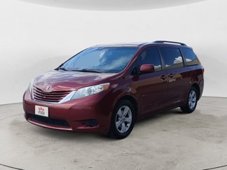Used 2017 Toyota Sienna LE image 1