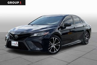 Used 2020 Toyota Camry SE image 1