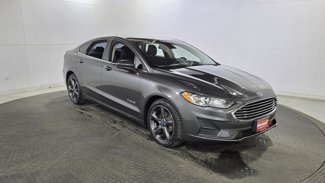Used 2019 Ford Fusion SE image 1
