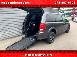 Used 2018 Dodge Grand Caravan SE image 1