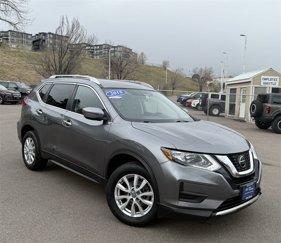 Used 2018 Nissan Rogue SV image 1