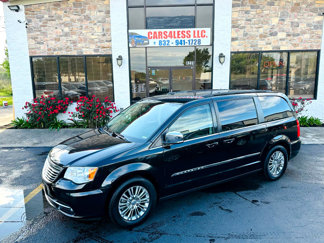 Used 2016 Chrysler Town & Country Touring-L w/ Trailer Tow Group image 1