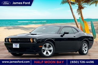 Used 2016 Dodge Challenger SXT image 1