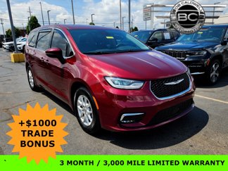 Used 2023 Chrysler Pacifica Touring-L image 1