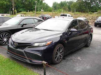 Used 2022 Toyota Camry SE image 1