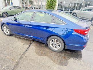 Used 2015 Hyundai Sonata SE image 1