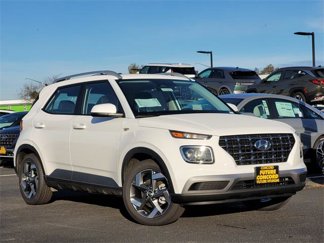 Used 2025 Hyundai Venue SEL image 1