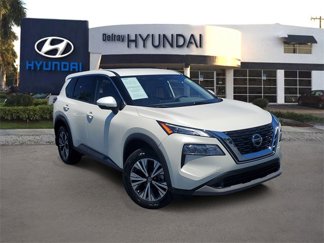 Used 2021 Nissan Rogue SV image 1
