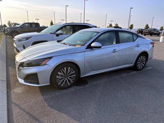 Used 2023 Nissan Altima 2.5 SV image 1