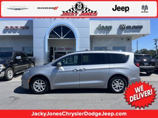 Used 2021 Chrysler Pacifica Touring-L image 1