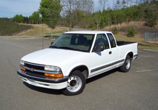 Used 1998 Chevrolet S10 Pickup LS image 1