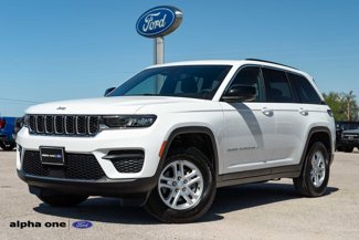 Used 2024 Jeep Grand Cherokee Laredo w/ Trailer Tow Package image 1