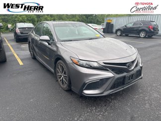 Used 2022 Toyota Camry SE image 1