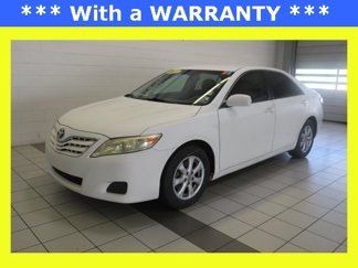 Used 2011 Toyota Camry LE image 1