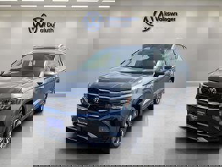 Certified 2024 Volkswagen Taos SE image 1