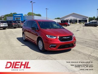 New 2025 Chrysler Pacifica Select image 1