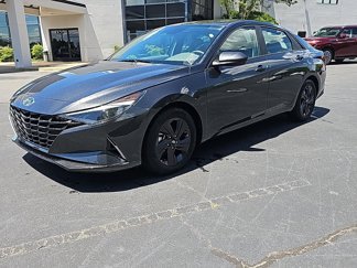 Used 2023 Hyundai Elantra SEL w/ Preferred Accessory Package image 1