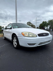 Used 2004 Ford Taurus SE image 1