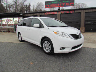 Used 2014 Toyota Sienna XLE image 1