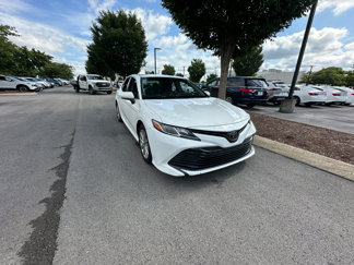 Used 2018 Toyota Camry LE image 1