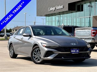 Used 2024 Hyundai Elantra SEL image 1