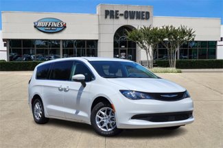 Used 2023 Chrysler Voyager LX image 1