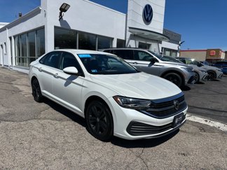 Certified 2023 Volkswagen Jetta SE image 1