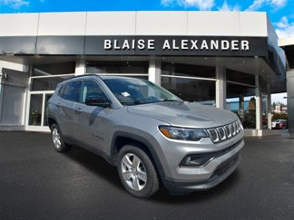 Used 2022 Jeep Compass Latitude image 1