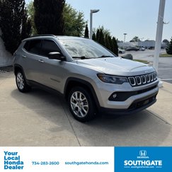 Used 2022 Jeep Compass Latitude image 1