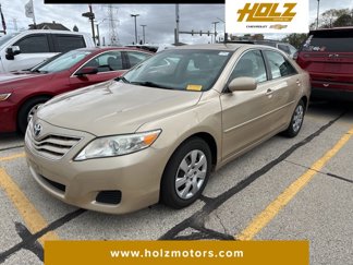 Used 2010 Toyota Camry LE image 1