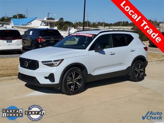 Used 2024 Volvo XC40 B5 Core image 1