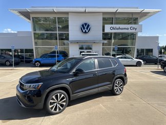 New 2024 Volkswagen Taos SE image 1