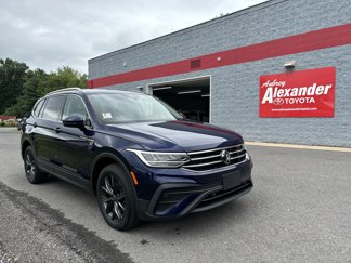 Used 2022 Volkswagen Tiguan SE image 1