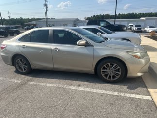 Used 2015 Toyota Camry SE image 1