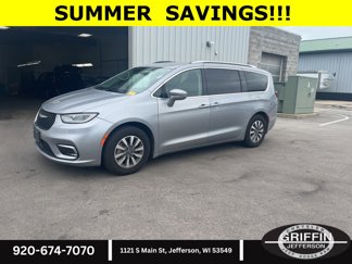 Used 2021 Chrysler Pacifica Touring-L image 1