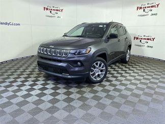 Used 2022 Jeep Compass Latitude image 1