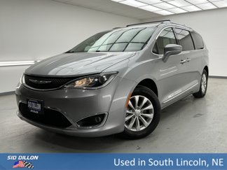Used 2018 Chrysler Pacifica Touring-L image 1
