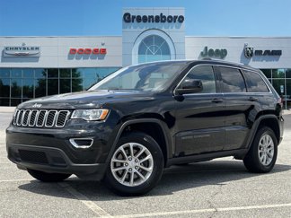 Used 2021 Jeep Grand Cherokee Laredo image 1