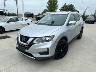 Used 2019 Nissan Rogue SV image 1
