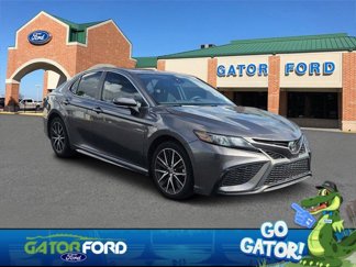 Used 2023 Toyota Camry SE image 1