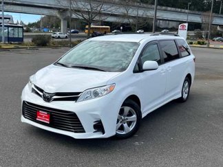 Used 2018 Toyota Sienna LE image 1