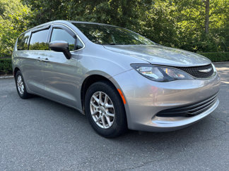 Used 2017 Chrysler Pacifica Touring image 1