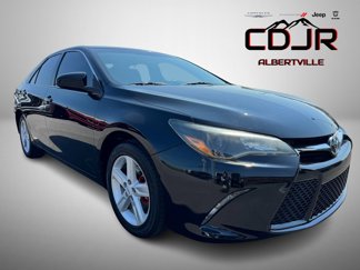 Used 2017 Toyota Camry SE image 1