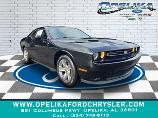 Used 2022 Dodge Challenger SXT image 1
